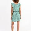 VESTIDO MOLLY BRACKEN, ESTAMPADO TONOS VERDES, MANGA CORTA CON VOLANTES Y CINTURON