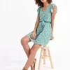 VESTIDO MOLLY BRACKEN, ESTAMPADO TONOS VERDES, MANGA CORTA CON VOLANTES Y CINTURON
