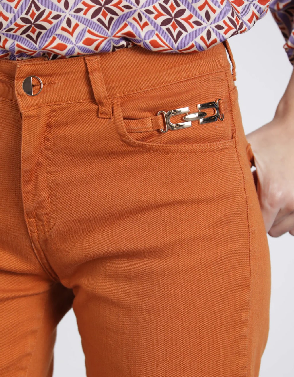 PANTALON PATA BOTON GUIMANOS