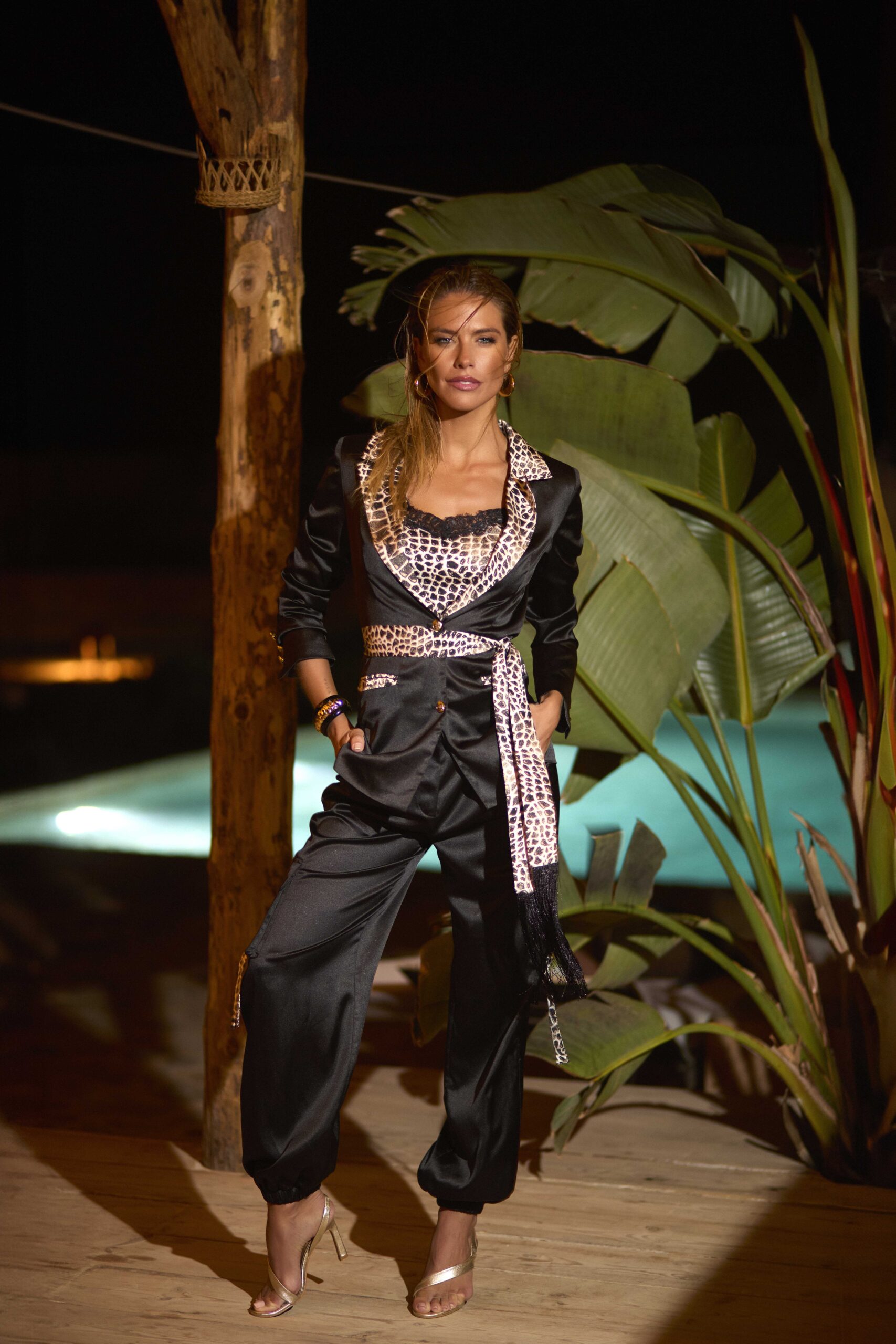 BLAZER POISSON,PANTALON ANTOINETTE Y LENCERO EANNE CAMALEONICA