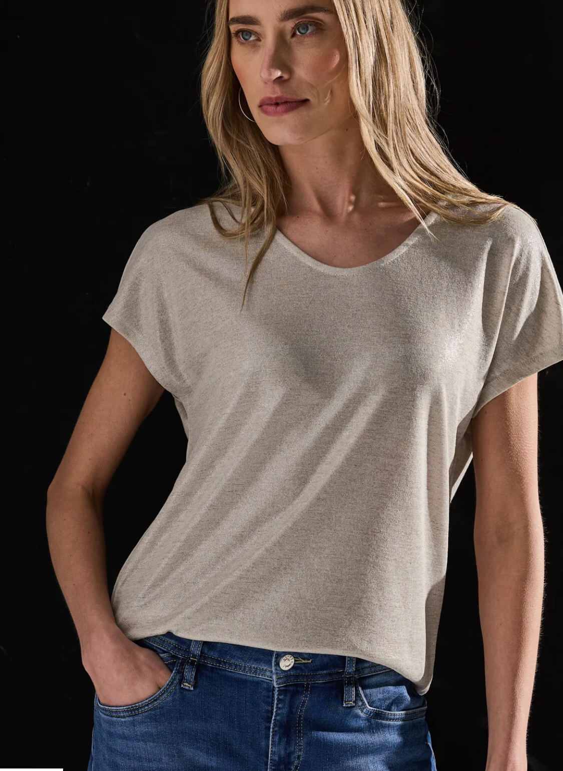 CAMISETA BRILLANTE CON CUELLO EN V STREET ONE