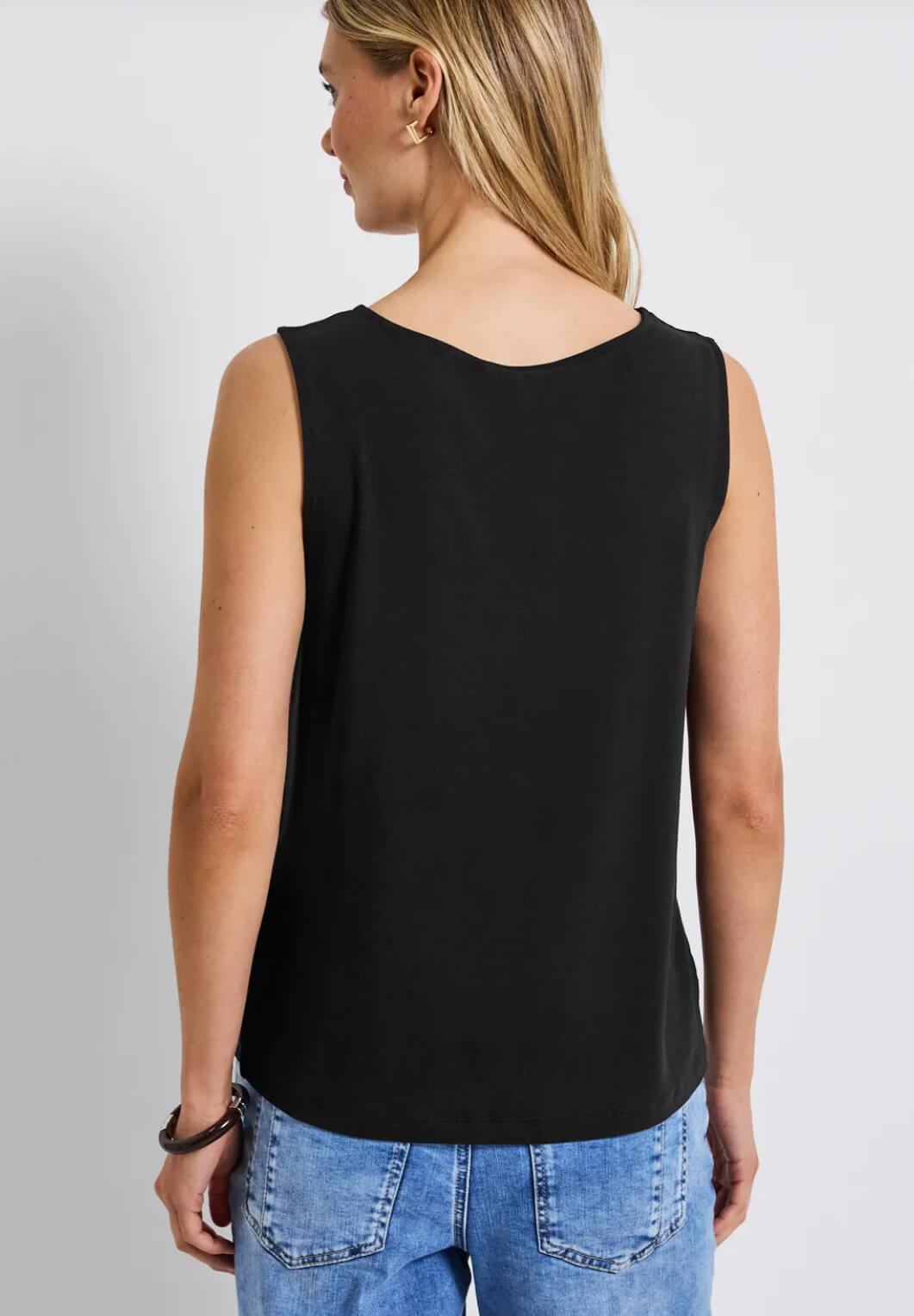 TOP NEGRO CON CORTE STREET ONE