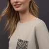 CAMISETA BOLSILLO ESTAMPADO BEIGE STREET ONE